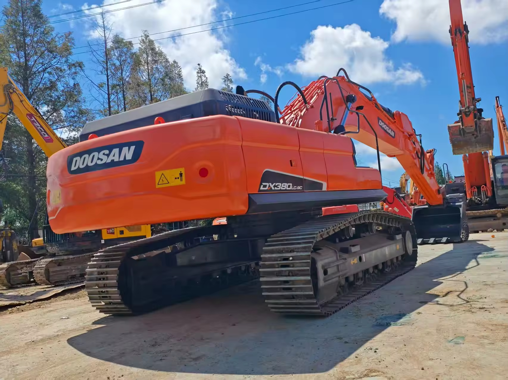 Подержанный экскаватор Doosan DX380